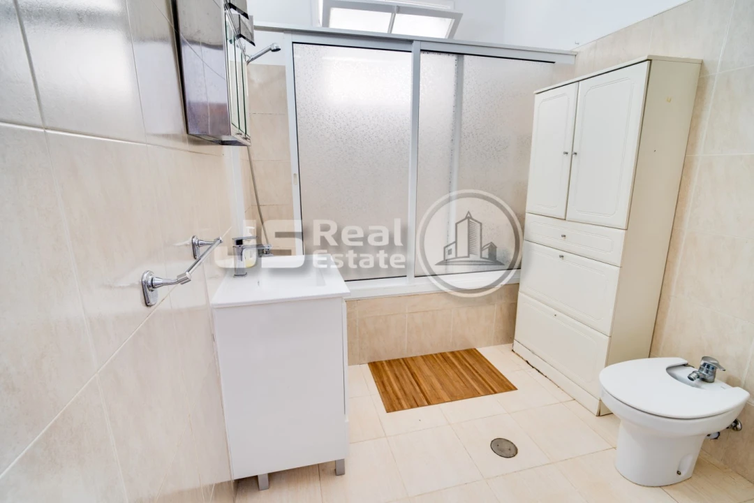 Moradia T5 para Venda em Funchal (Santa Maria Maior) Foto 12