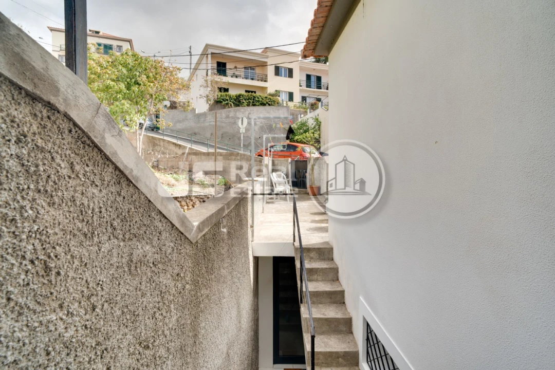 Moradia T5 para Venda em Funchal (Santa Maria Maior) Foto 20