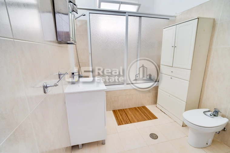 Moradia T5 para Venda em Funchal (Santa Maria Maior) Foto 12