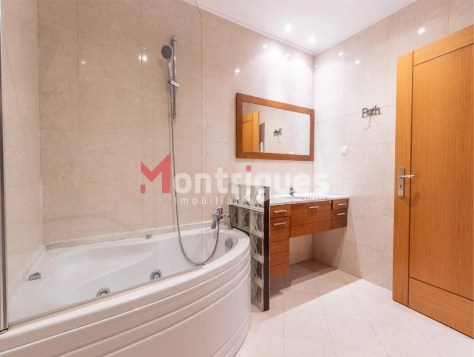 Apartamento T3 para Venda em Parque das Nações Foto 12