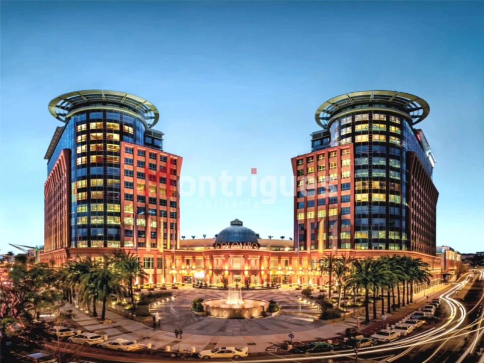 Apartamento T2 para Venda em Benfica Foto 2