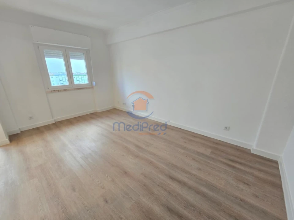 Apartamento T3 para Venda em Sacavém e Prior Velho Foto 5