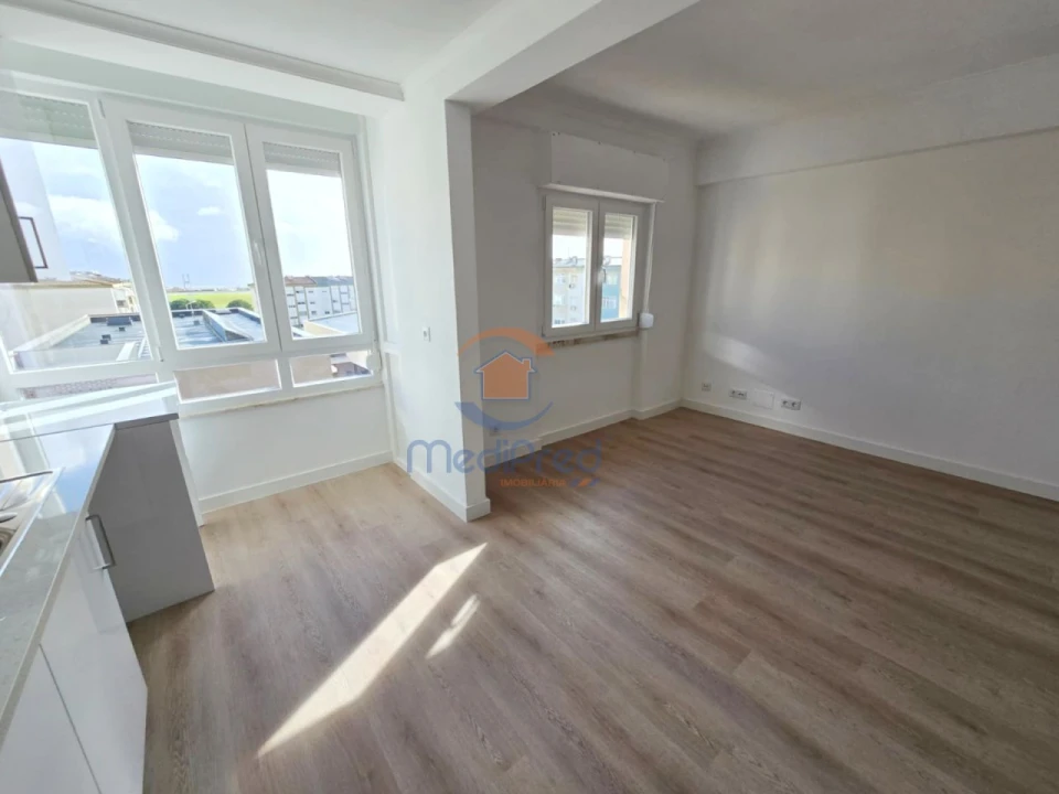 Apartamento T3 para Venda em Sacavém e Prior Velho Foto 1