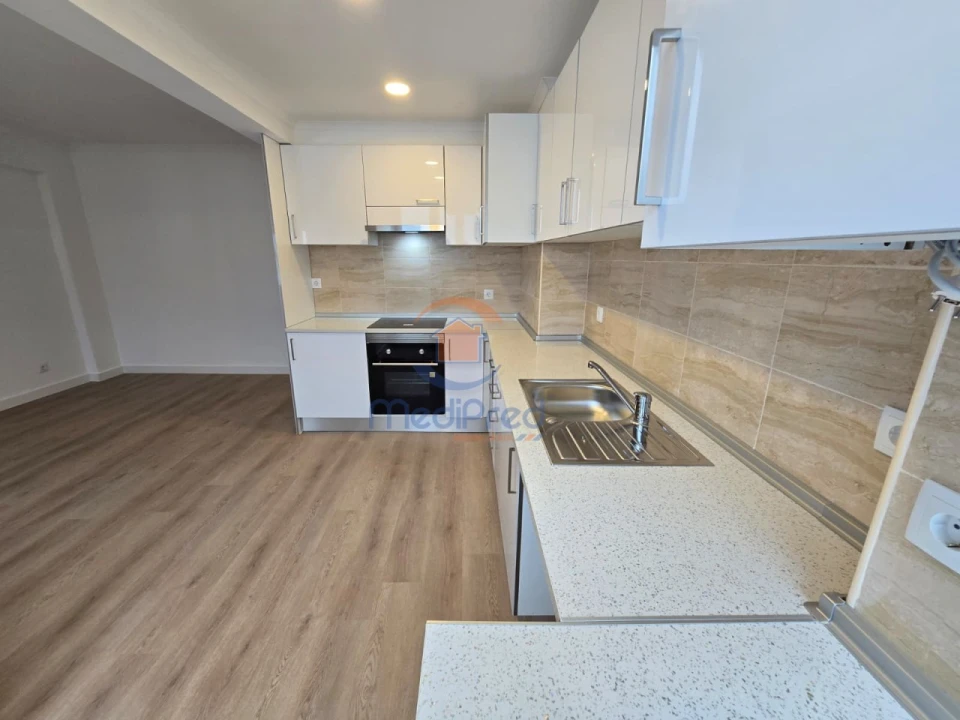 Apartamento T3 para Venda em Sacavém e Prior Velho Foto 8