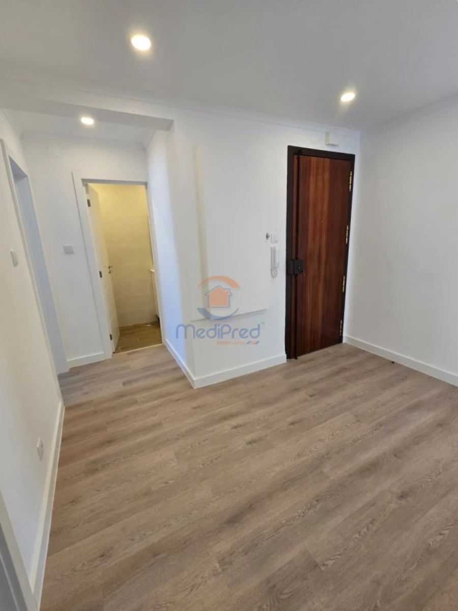 Apartamento T3 para Venda em Sacavém e Prior Velho Foto 2