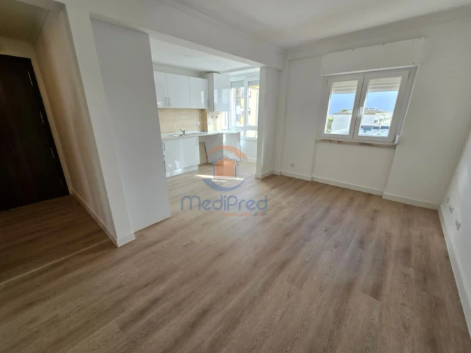 Apartamento T3 para Venda em Sacavém e Prior Velho Foto 4