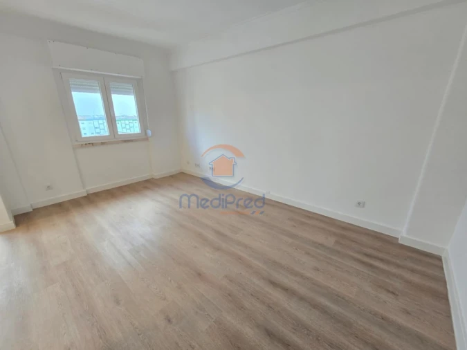 Apartamento T3 para Venda em Sacavém e Prior Velho Foto 5