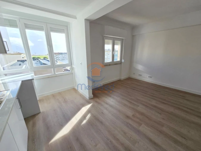 Apartamento T3 para Venda em Sacavém e Prior Velho Foto 1