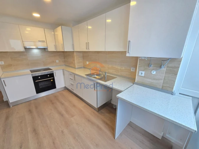 Apartamento T3 para Venda em Sacavém e Prior Velho Foto 7