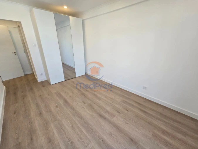 Apartamento T3 para Venda em Sacavém e Prior Velho Foto 17