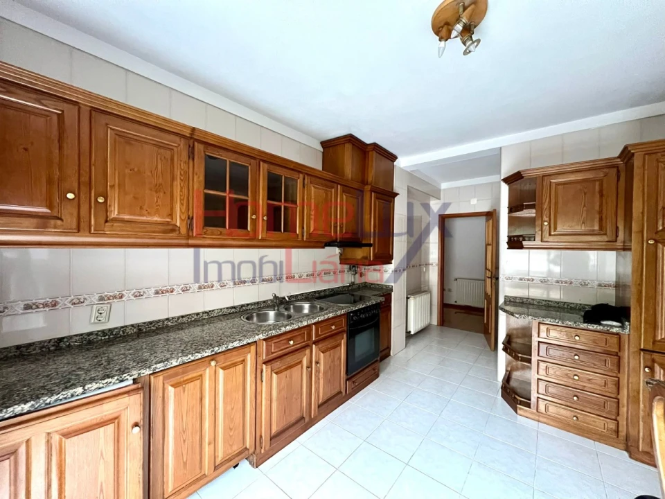 Apartamento T4 para Venda em Lamego (Almacave e Sé) Foto 1