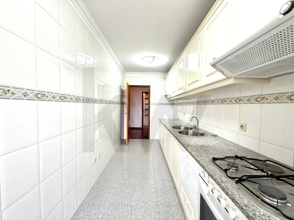 Apartamento T3 para Arrendamento em Ramalde Foto 8