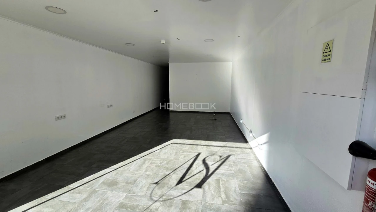 Negócio para Venda em Massamá e Monte Abraão Foto 3