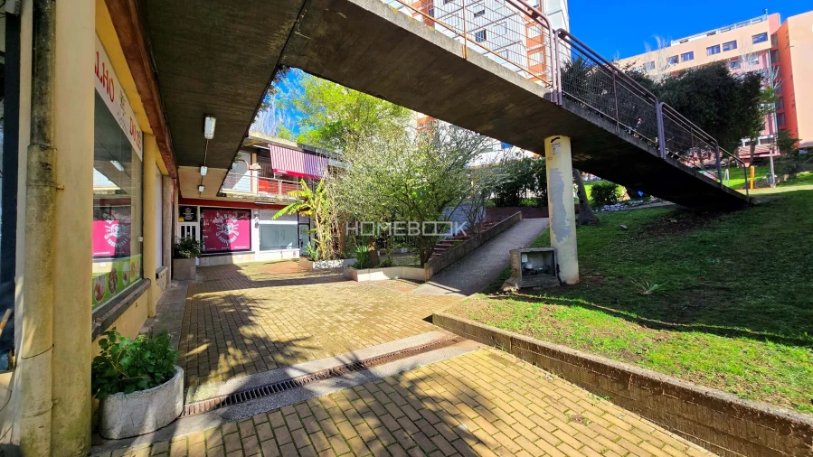 Negócio para Venda em Massamá e Monte Abraão Foto 11