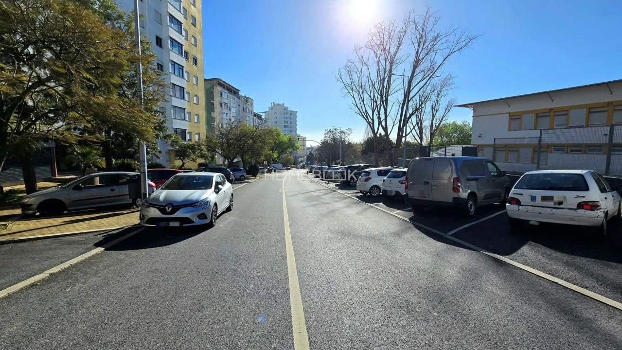 Negócio para Venda em Massamá e Monte Abraão Foto 12
