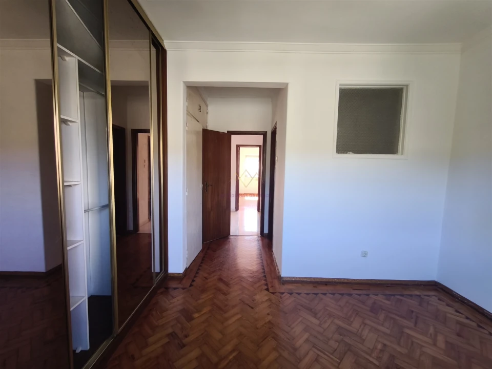 Apartamento T3 para Venda em Carnaxide e Queijas Foto 25