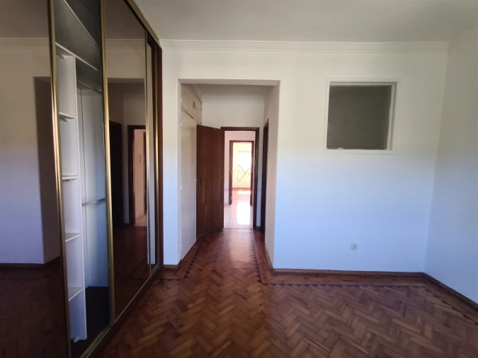 Apartamento T3 para Venda em Carnaxide e Queijas Foto 25