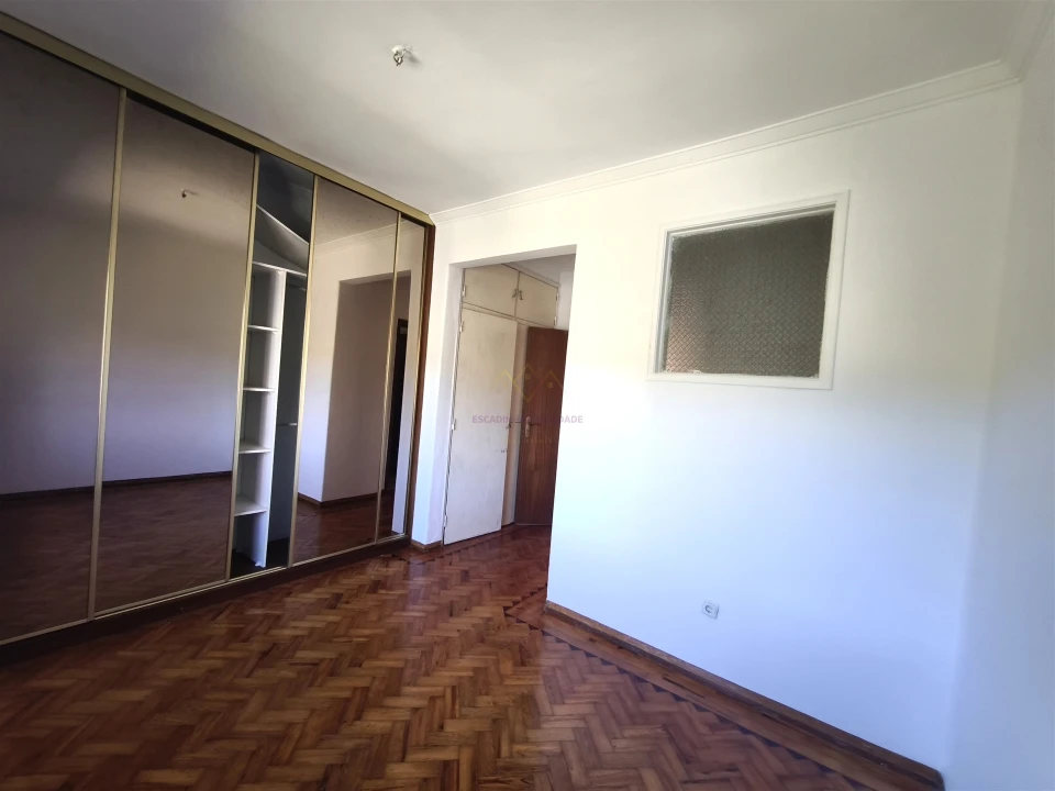 Apartamento T3 para Venda em Carnaxide e Queijas Foto 21
