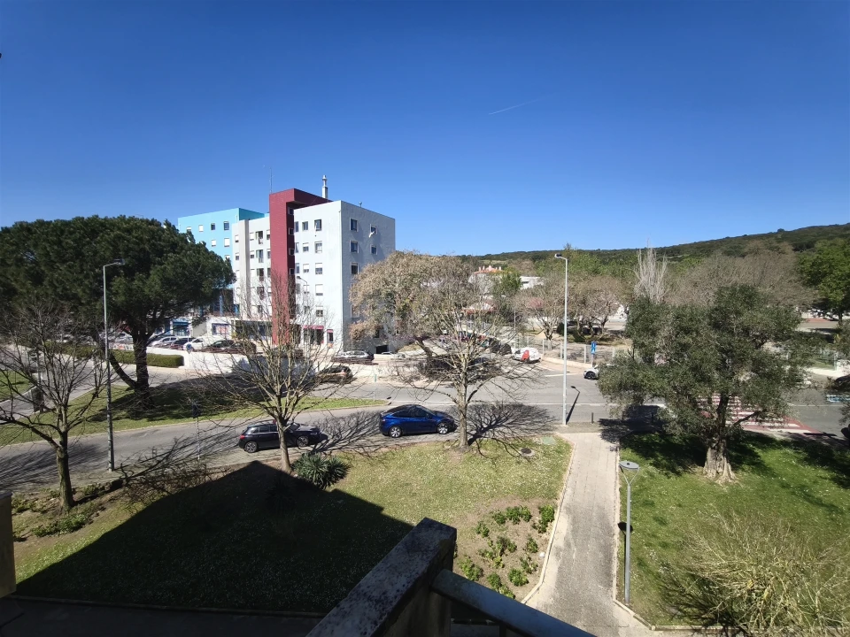 Apartamento T3 para Venda em Carnaxide e Queijas Foto 31
