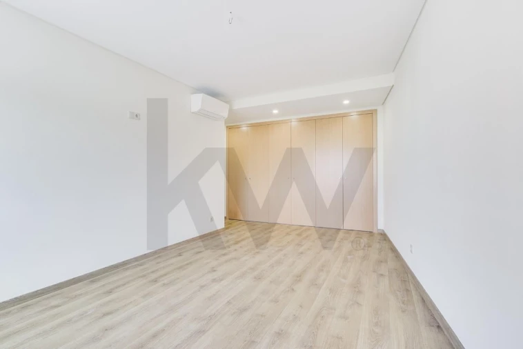 Apartamento T3 para Venda em São Domingos de Benfica Foto 4