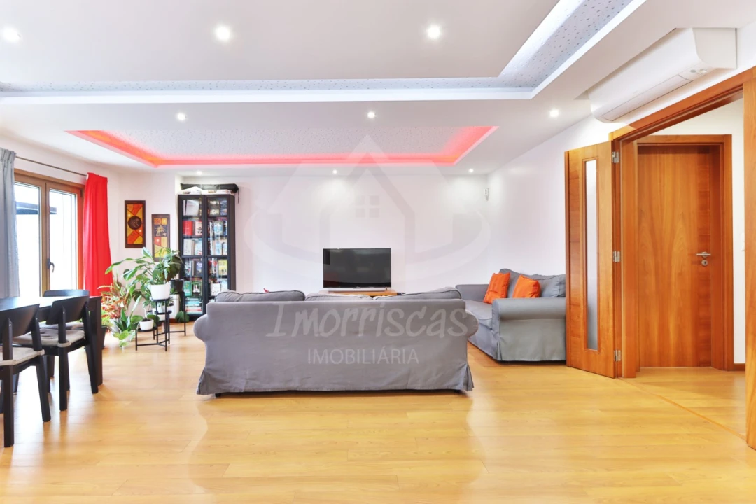 Apartamento T4 para Venda em Santo Antão e São Julião do Tojal Foto 6