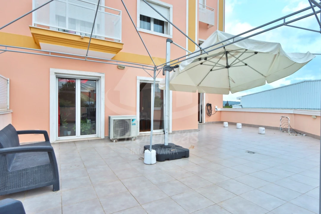 Apartamento T4 para Venda em Santo Antão e São Julião do Tojal Foto 12