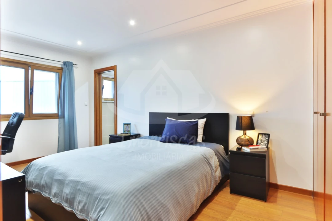 Apartamento T4 para Venda em Santo Antão e São Julião do Tojal Foto 17