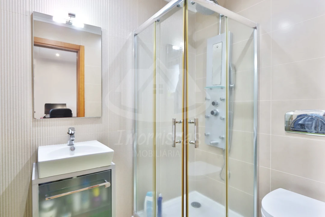 Apartamento T4 para Venda em Santo Antão e São Julião do Tojal Foto 19