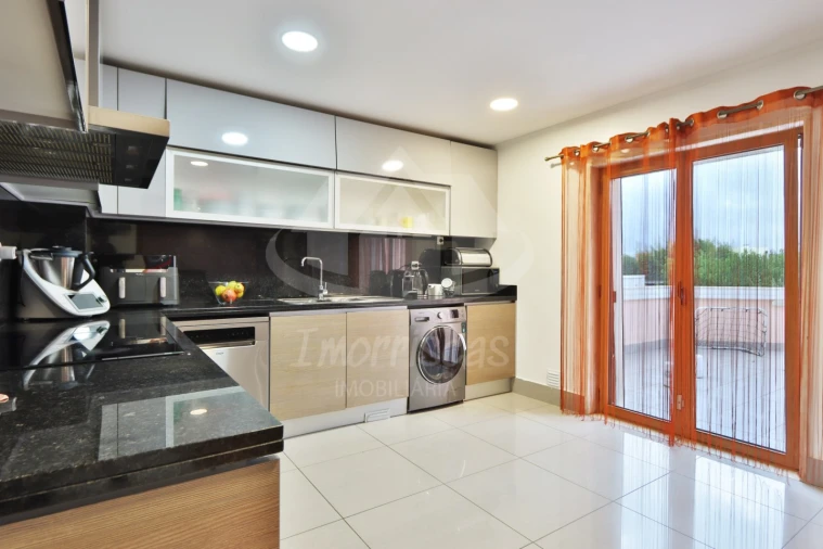 Apartamento T4 para Venda em Santo Antão e São Julião do Tojal Foto 7