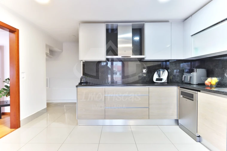 Apartamento T4 para Venda em Santo Antão e São Julião do Tojal Foto 8