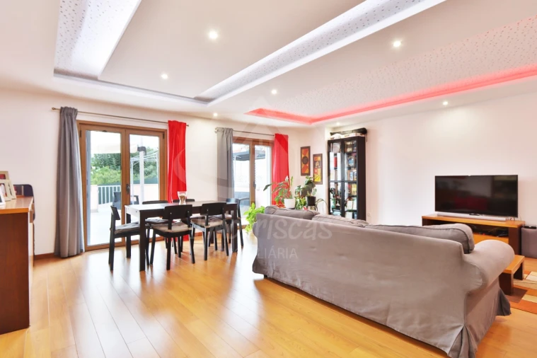 Apartamento T4 para Venda em Santo Antão e São Julião do Tojal Foto 3