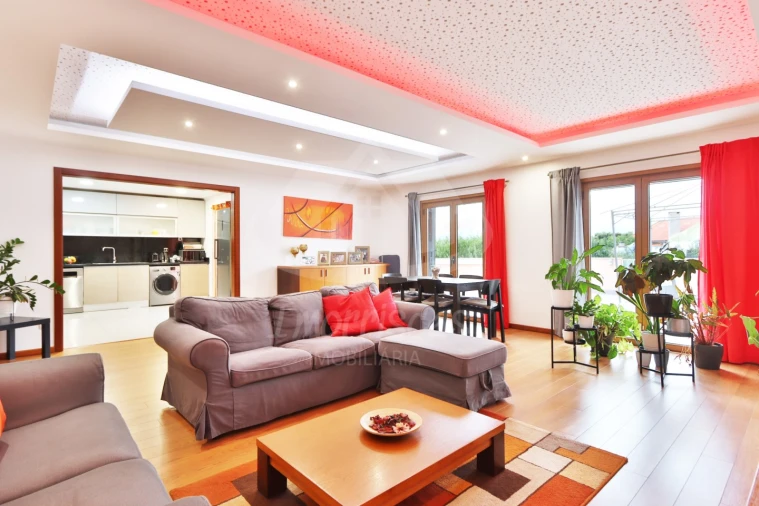 Apartamento T4 para Venda em Santo Antão e São Julião do Tojal Foto 4