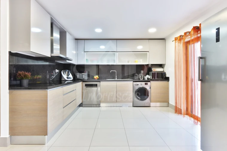 Apartamento T4 para Venda em Santo Antão e São Julião do Tojal Foto 7