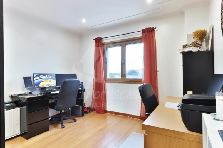 Apartamento T4 para Venda em Santo Antão e São Julião do Tojal Foto 20