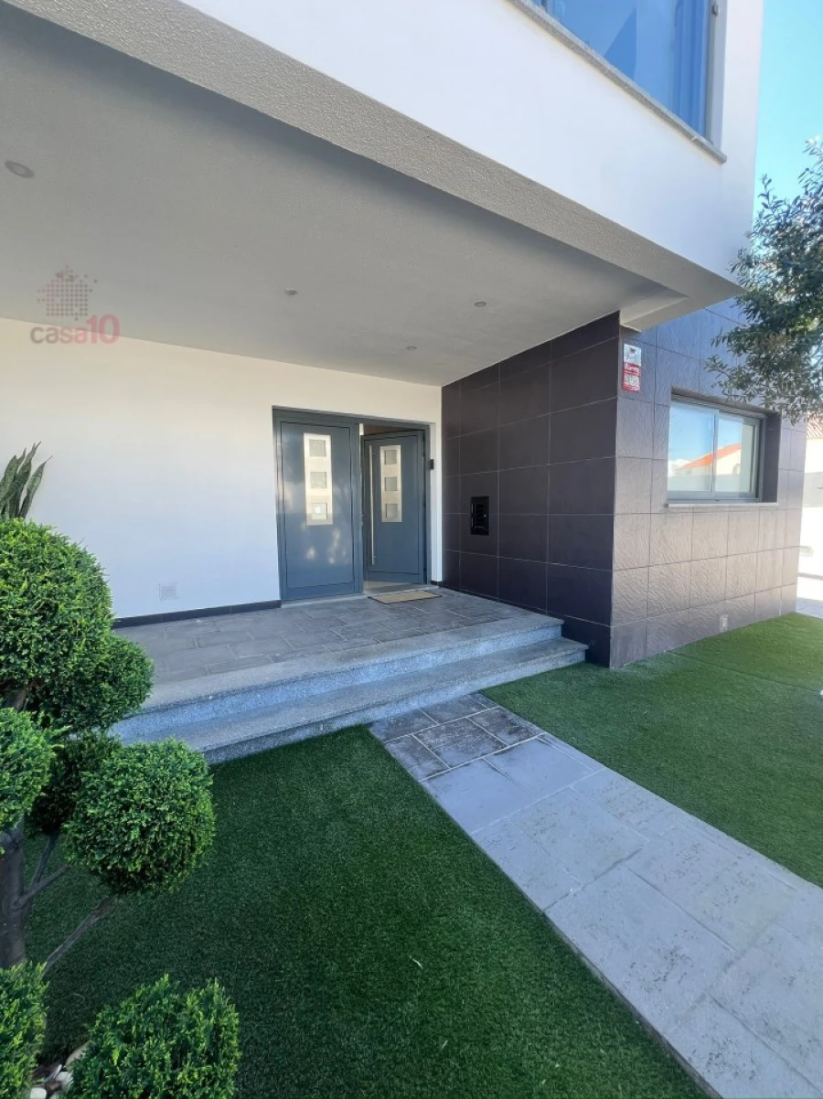 Moradia T3 para Arrendamento em Samouco Foto 2