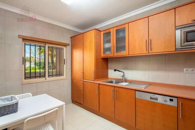 Apartamento T1 para Venda em Quarteira Foto 9