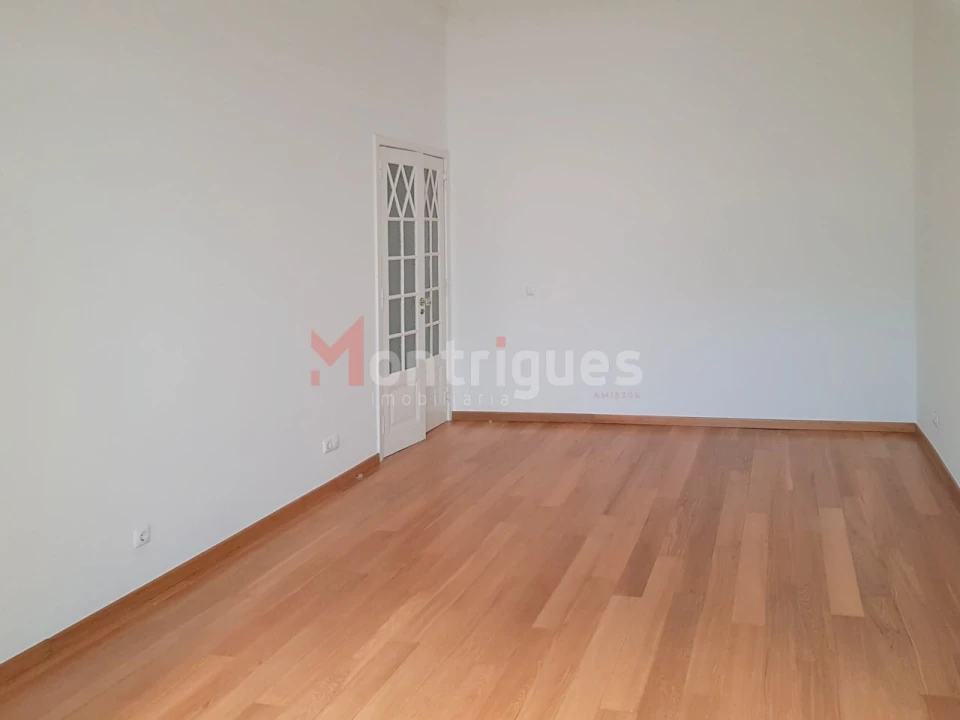 Apartamento T4 para Arrendamento em Avenidas Novas Foto 11