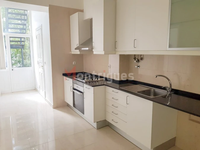Apartamento T4 para Arrendamento em Avenidas Novas Foto 5