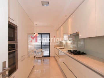 Apartamento T3 para Arrendamento em Benfica