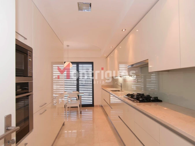 Apartamento T3 para Arrendamento em Benfica Foto 5