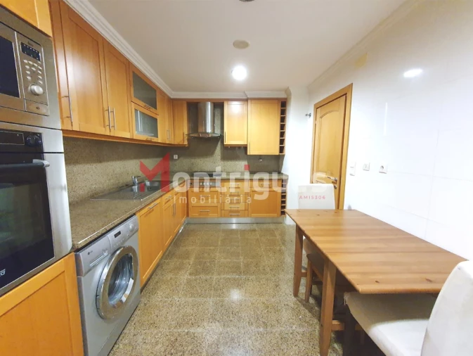 Apartamento T1 para Arrendamento em Parque das Nações Foto 7