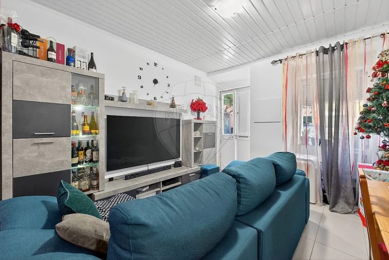 Apartamento T1 para Venda em Barreiro e Lavradio Foto 6