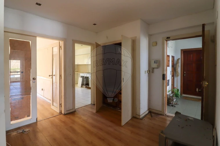 Apartamento T2 para Venda em Malveira e São Miguel de Alcainça Foto 2