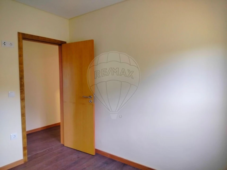 Moradia T3 para Arrendamento em Requeixo, Nossa Senhora de Fátima e Nariz Foto 16