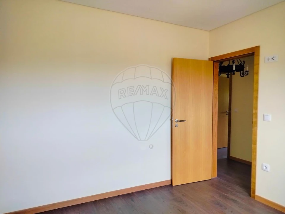 Moradia T3 para Arrendamento em Requeixo, Nossa Senhora de Fátima e Nariz Foto 18