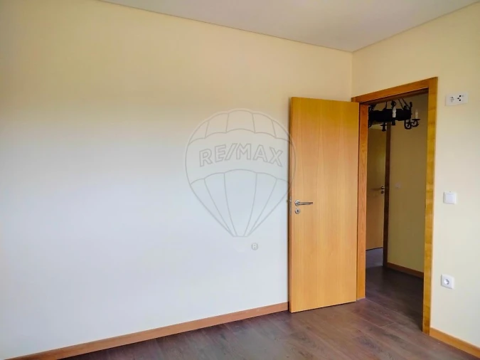 Moradia T3 para Arrendamento em Requeixo, Nossa Senhora de Fátima e Nariz Foto 18
