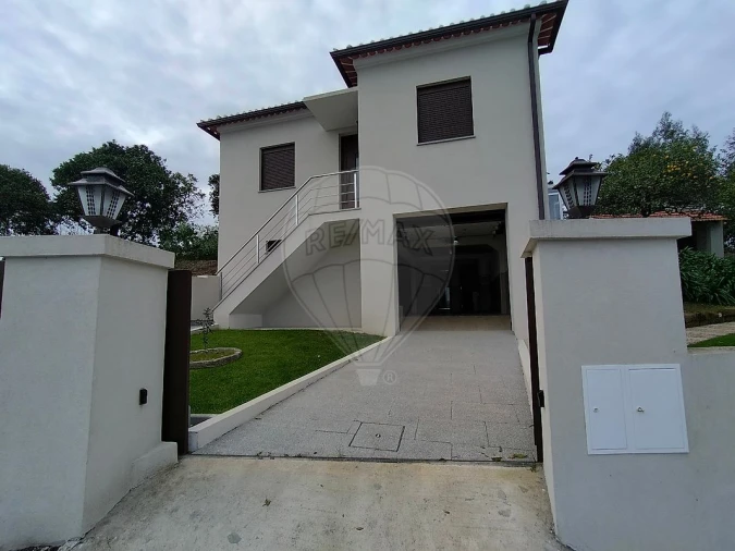 Moradia T3 para Arrendamento em Requeixo, Nossa Senhora de Fátima e Nariz