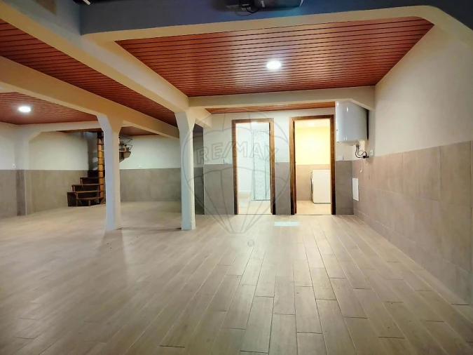 Moradia T3 para Arrendamento em Requeixo, Nossa Senhora de Fátima e Nariz Foto 5