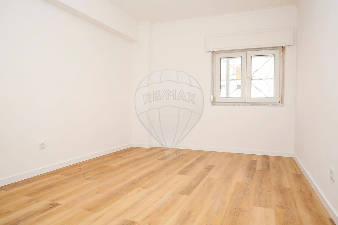 Apartamento T1 para Venda em Carregado e Cadafais Foto 7