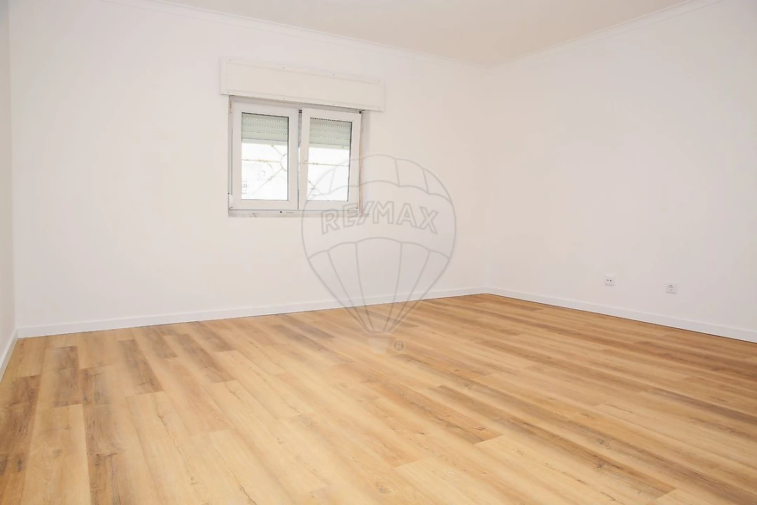 Apartamento T1 para Venda em Carregado e Cadafais Foto 4